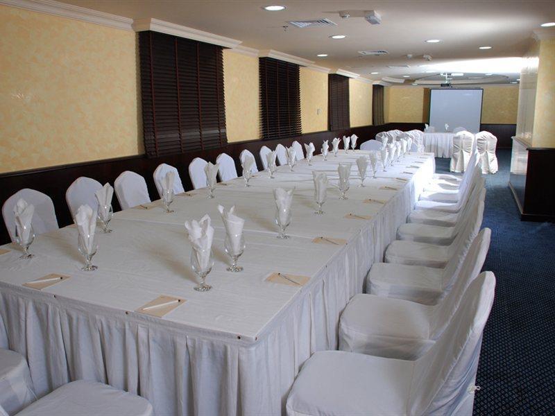 Al Bustan Hotel Sharjah Buitenkant foto