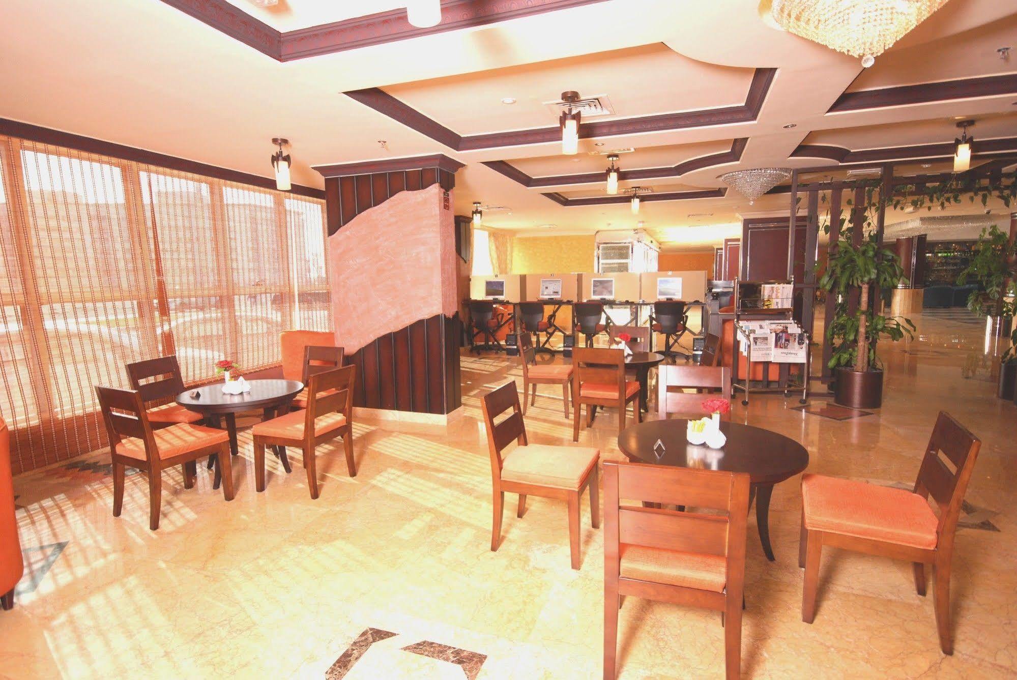 Al Bustan Hotel Sharjah Buitenkant foto