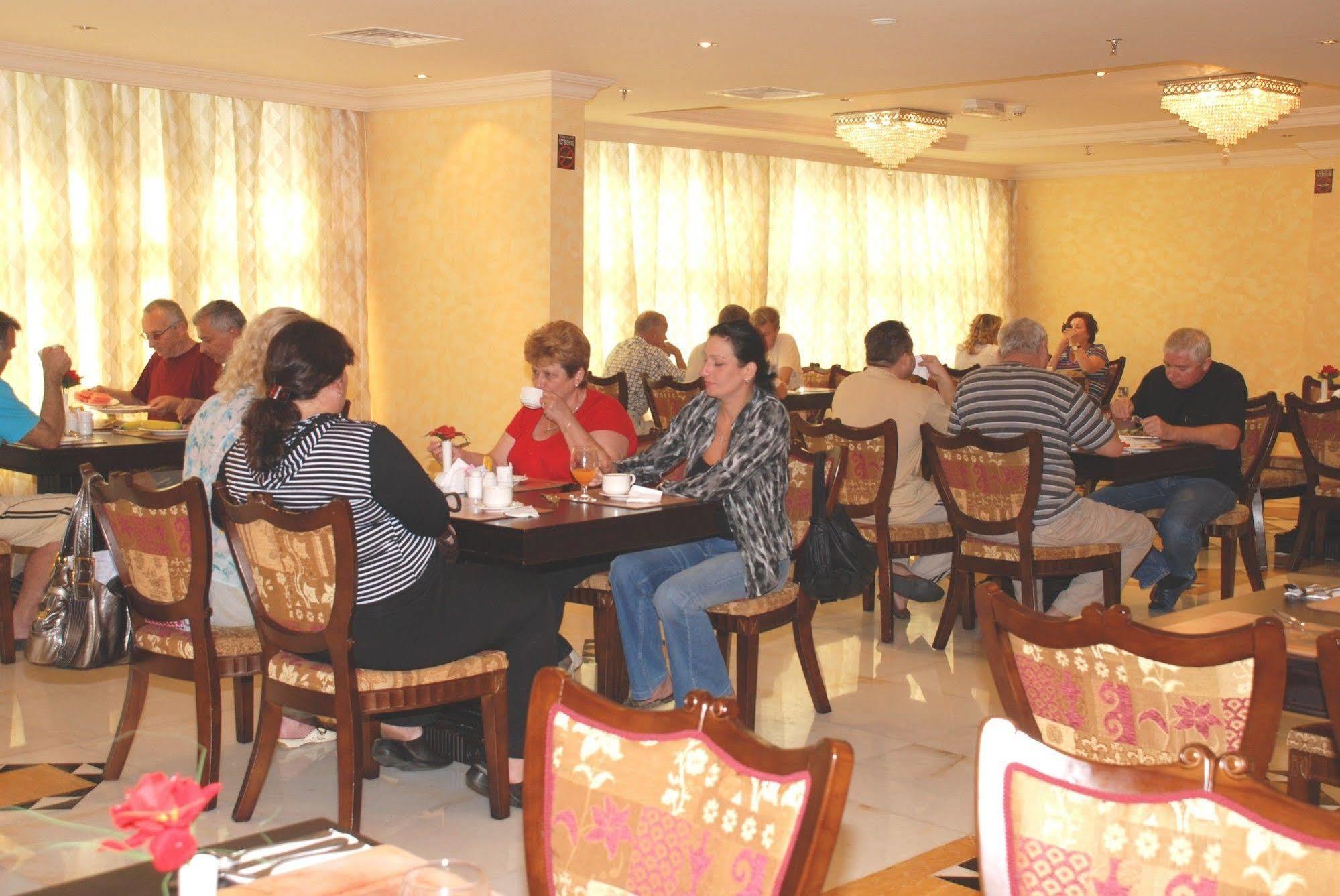 Al Bustan Hotel Sharjah Buitenkant foto